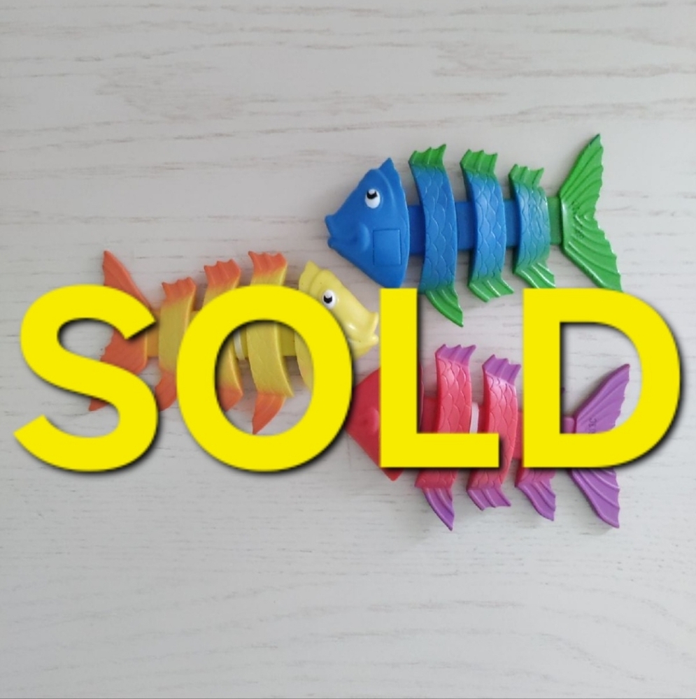 NWOT 3 Fish dive pool toys